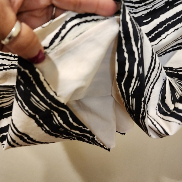 The Limited Black and Ivory Strapples Dress with Pockets size 6 - Picture 10 of 12